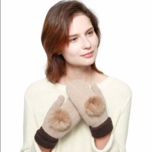 Fur Pom Pom Mitten lined 100% acrylic